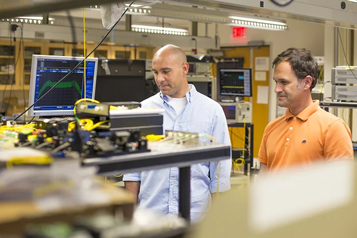 5G Slicing a privátní sítě: Jak revolučně propojit moderní výrobu a sklady?